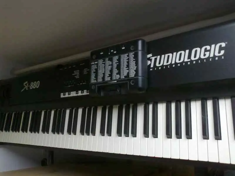 Sl 880 Zongora