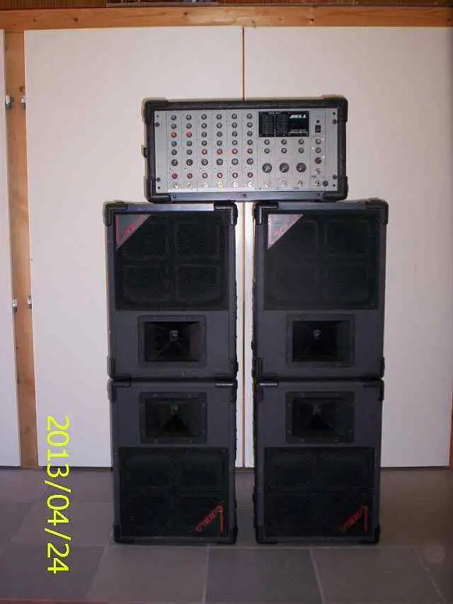  Powermixer 2x200w és 4db 400w hangfal Keverő-erősítő