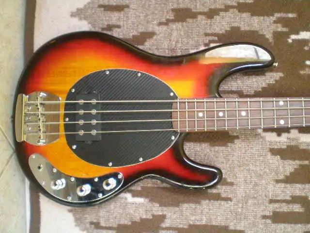 Career Music Man LEFOGLALVA Basszusgitár