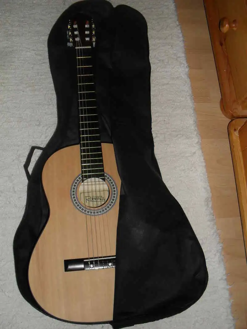   Akusztikus gitár