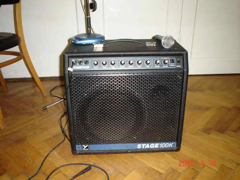 Yorkville 100k Akusztikus gitárerősítő