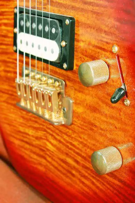  Superstrat Elektromos gitár