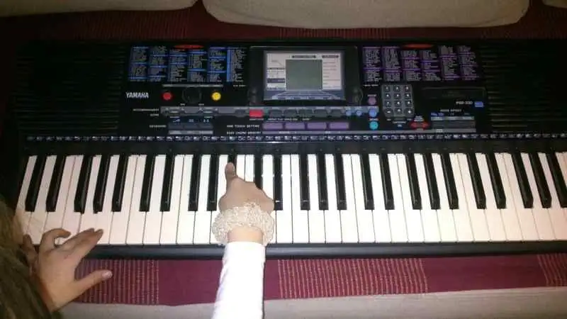 YAMAHA PSR 230 Sintetizador