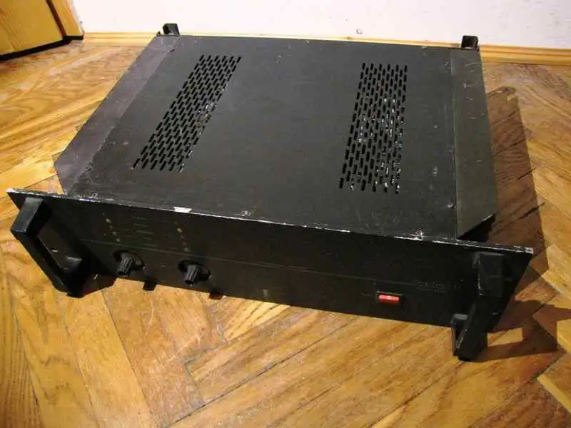 - TWIN-LINE-600s 2X300w-os Power amplifier