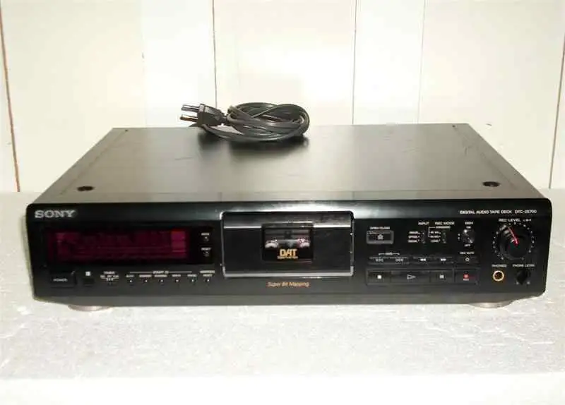 SONY DTC ZE-700 DAT magnó