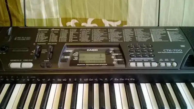 Casio CTK-700 Synthesizer