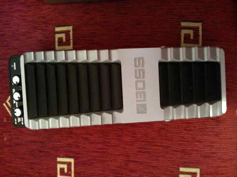 BOSS PW-10 féláron Wah pedál