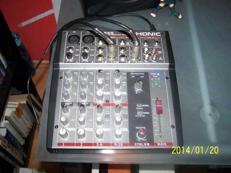Phonic AM240 Keverő