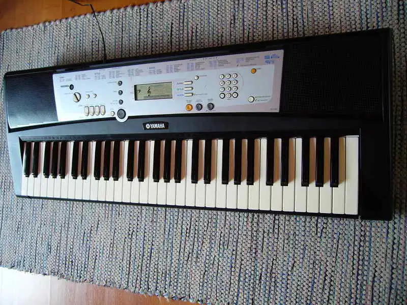 YAMAHA YPT-200 Szintetizátor
