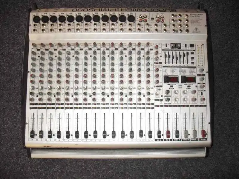 Behringer Europower PMH 5000 Keverő-erősítő