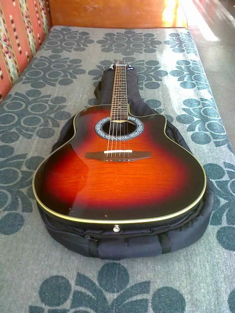  LA-500 Roundback Teknőshátú Guitarra electroacústica