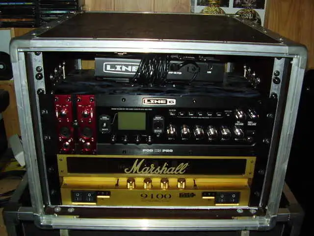 - 8 U Gurulós rack