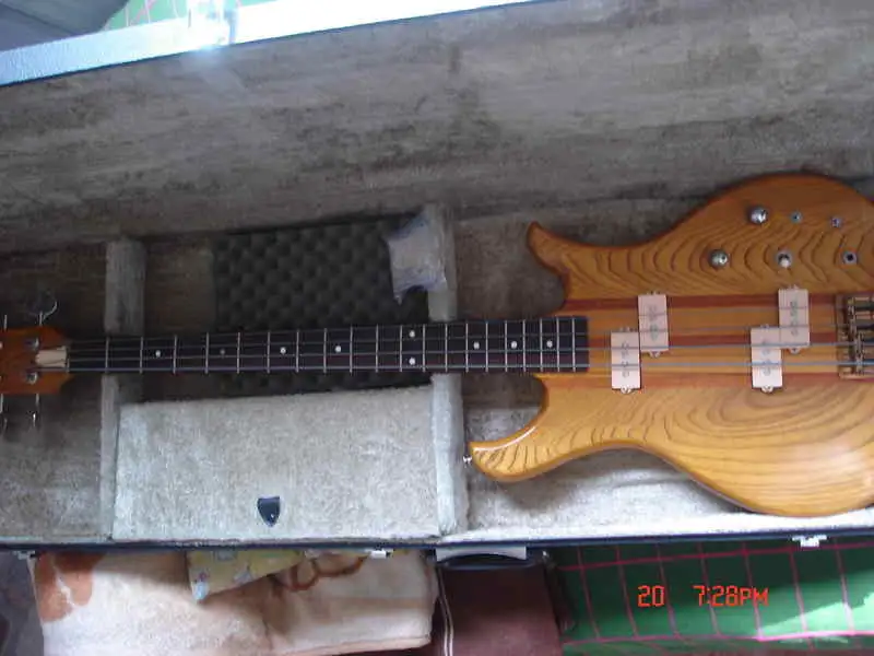  Sharkjapán,csere 5hurosra Bajo eléctrico