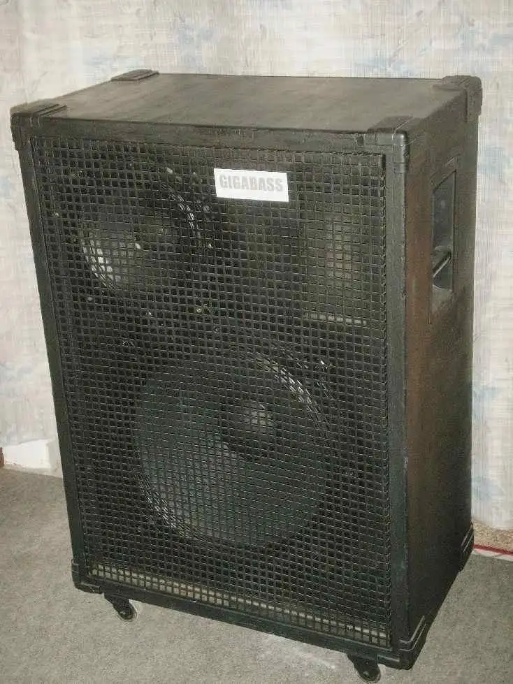 GIGABASS 2000 Basszus láda