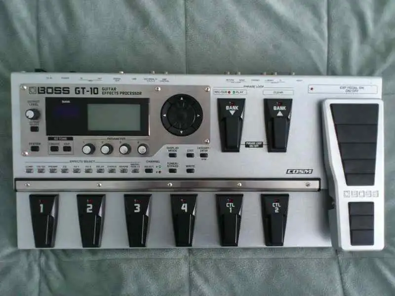 BOSS GT-10 Multieffekt processzor