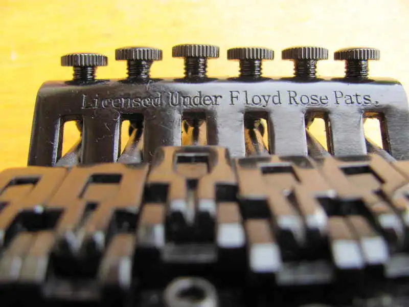 Floyd-Rose Licensed Under  Pats Tremoló