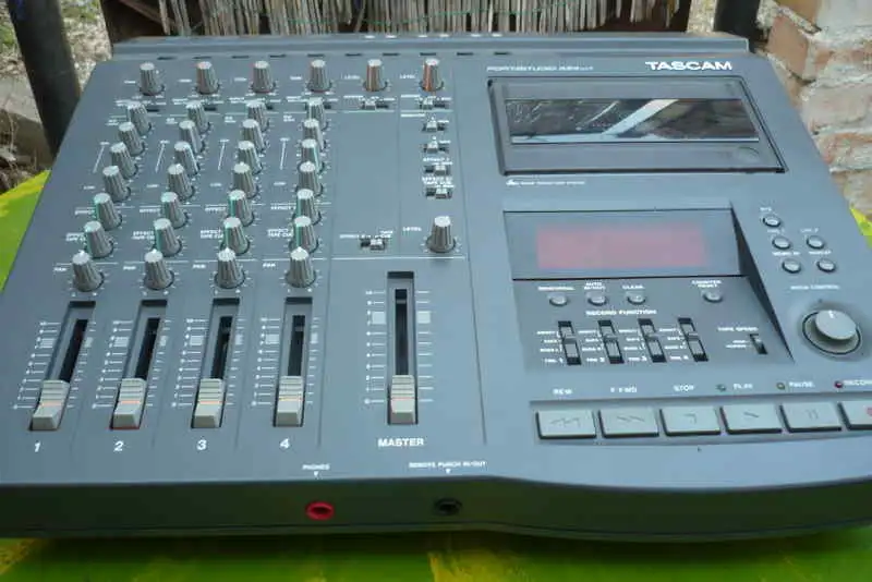 Tascam 424 mk 2 keverő Kazettás stúdiómagnó