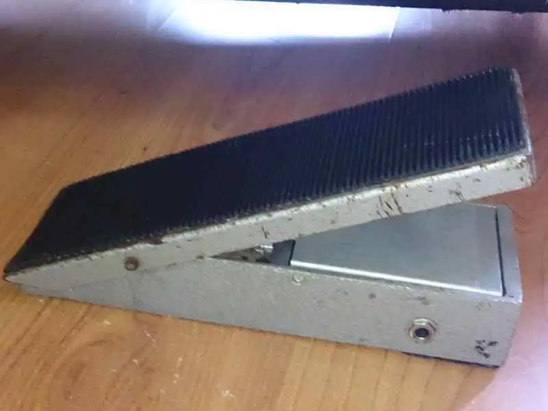 - Elpusztíthatatlan Hangerő pedál