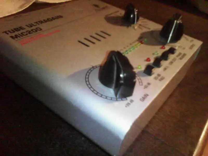 Behringer Tube Ultragain MIC 200 Preamplificador de tubo