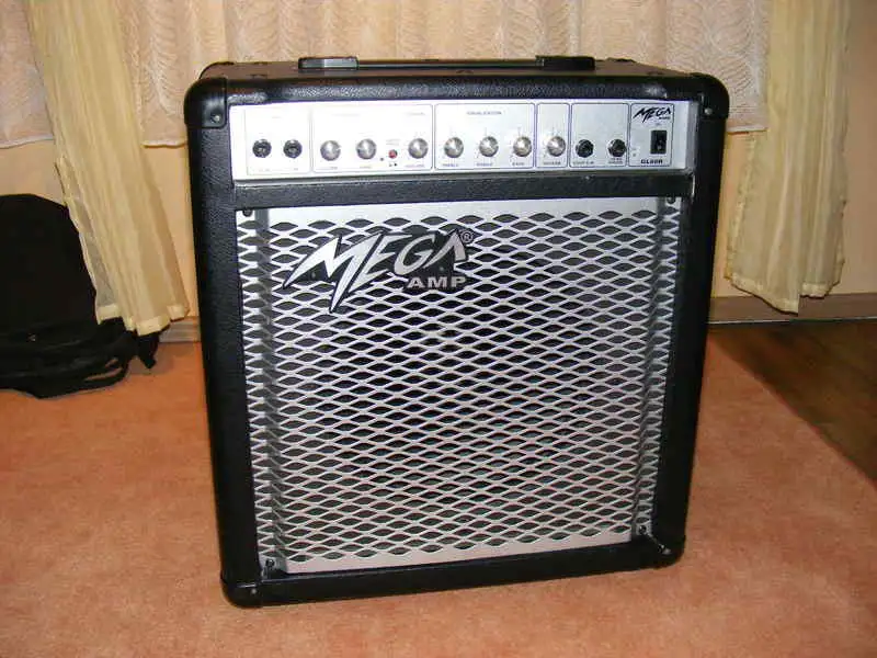 MEGA SÜRGŐS GL60R csöves 60W Gitárkombó