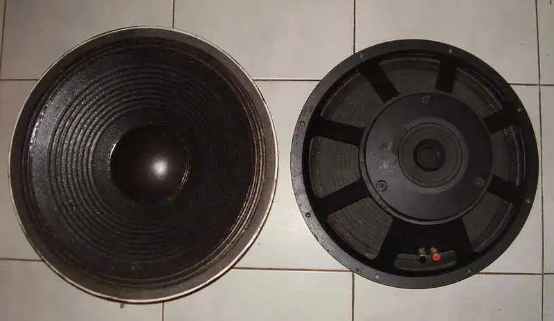 - EVM 38 cm 2 db Hangszóró