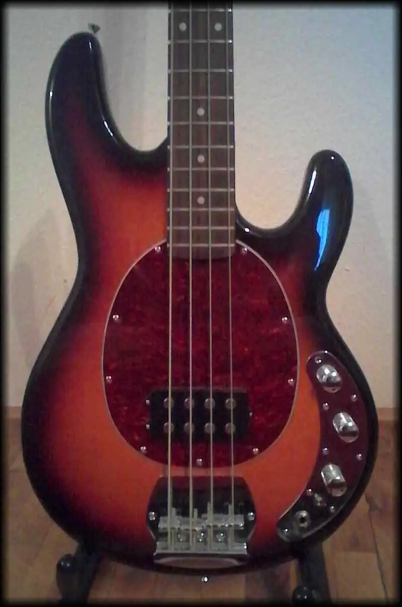 Dimavery Music Man Stingray clone - csere is Basszusgitár