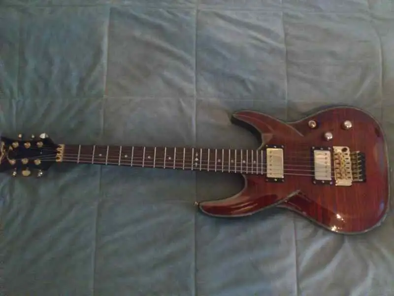 DBZ BArchetta Plus olcsónfél éves Elektromos gitár