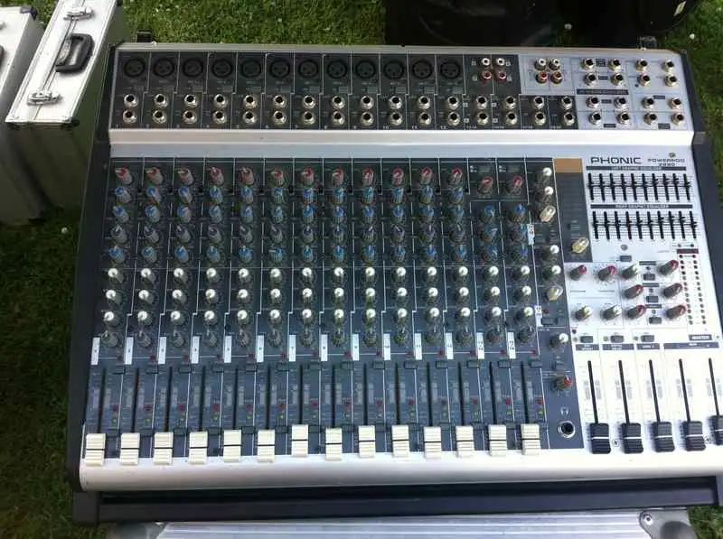 Phonic Powerpod 2280 Powermixer Mezclador amplificador