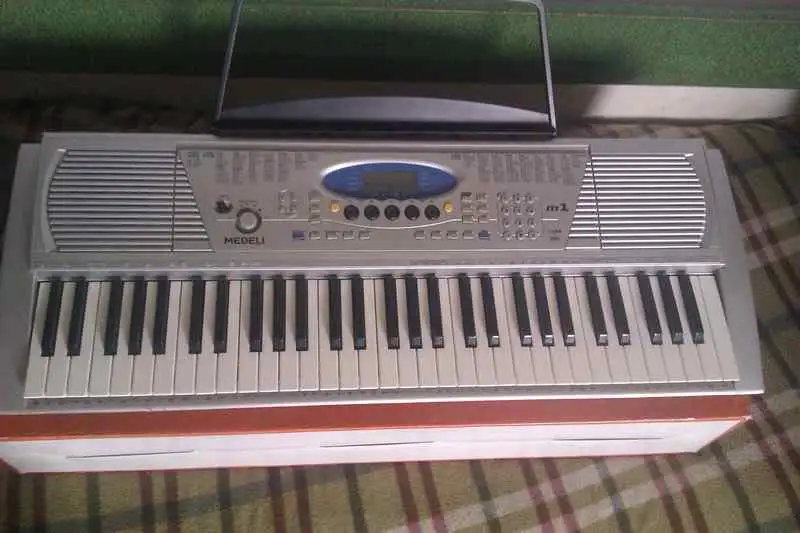  M1 Synthesizer