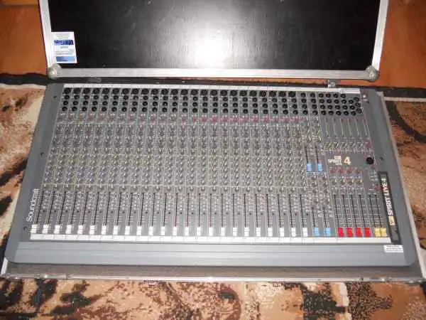 Souncraft Spirit Live 4 Keverőpult