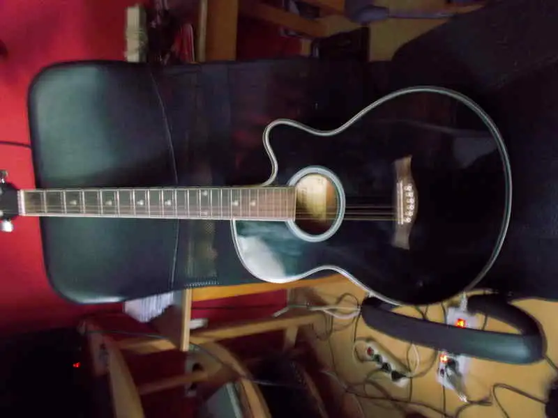 Uniwell CS-33CEQ Elektroakusztikus gitár