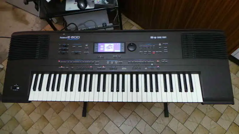Roland E-600 Szintetizátor