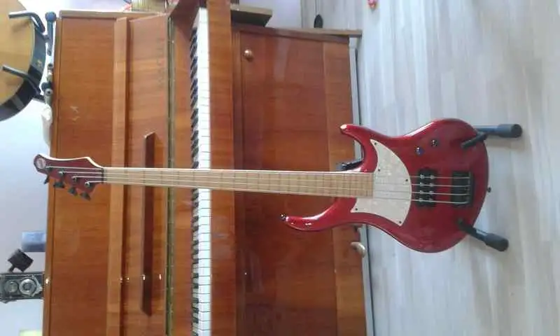 MTD Kingston Bajo eléctrico