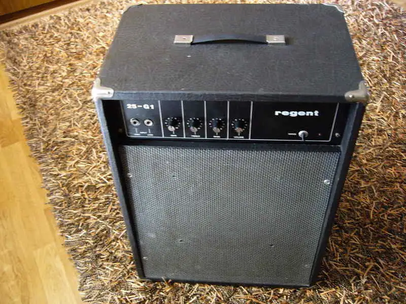 Regent 25-G1 Kombinovaný zosilňovač pre gitaru