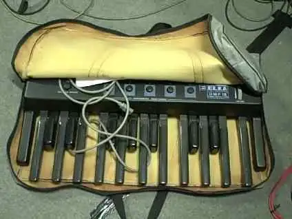 DMP18 MIDI ovládač
