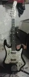 Moni Solo Elektromos gitár [2015.02.13. 23:59]