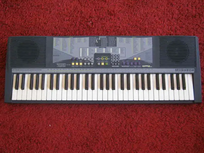 - Bontempi GT 960 Synthesizer