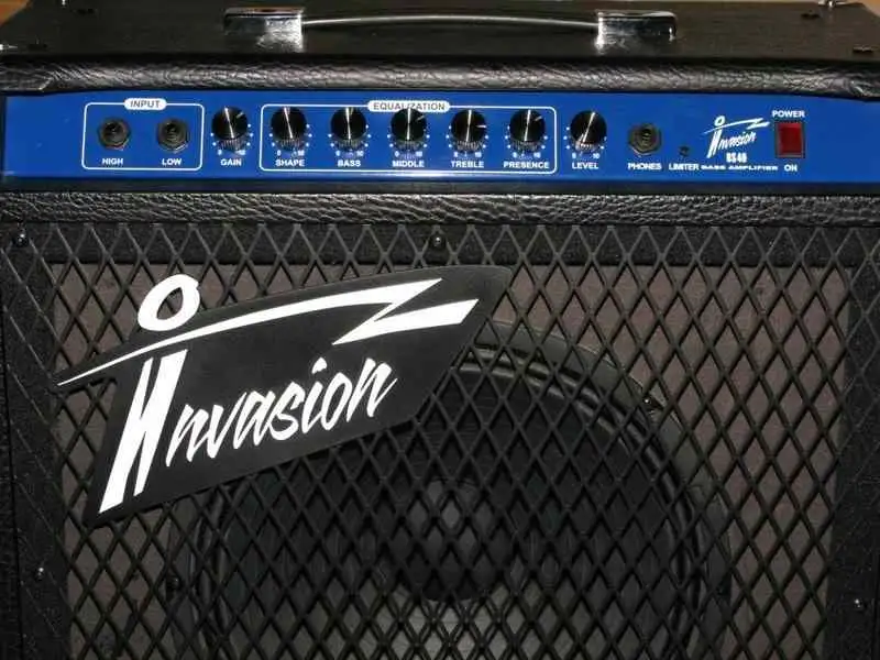 Invasion B 40 Bass guitar combo amp