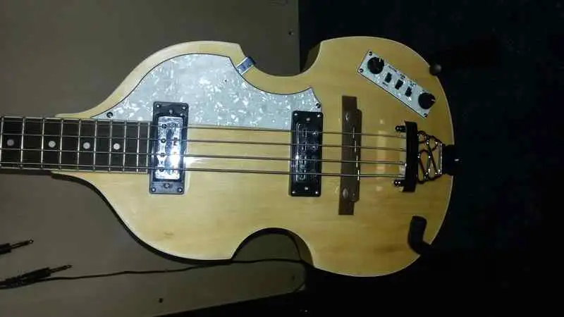 Cherrystone  Bass guitar
