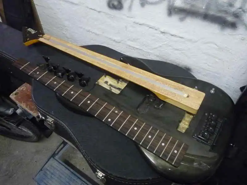  Professional Basszusgitár