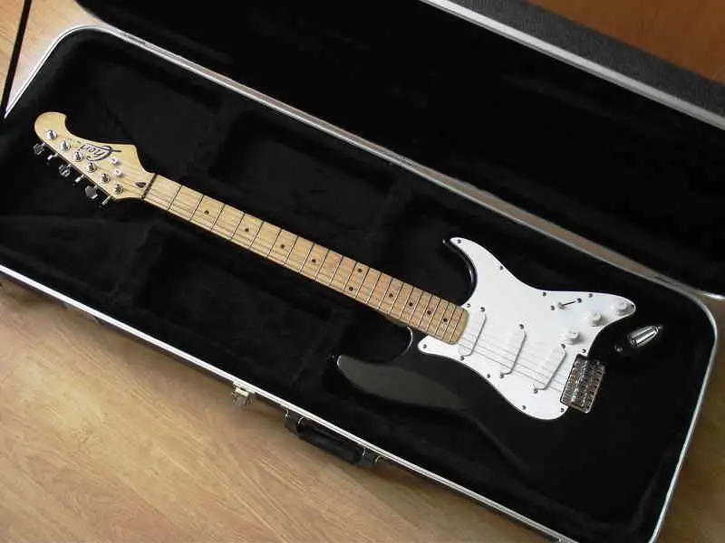 Cheri Stratocaster Elektromos gitár