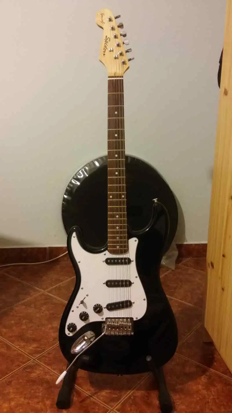   Linkshänder E-Gitarre