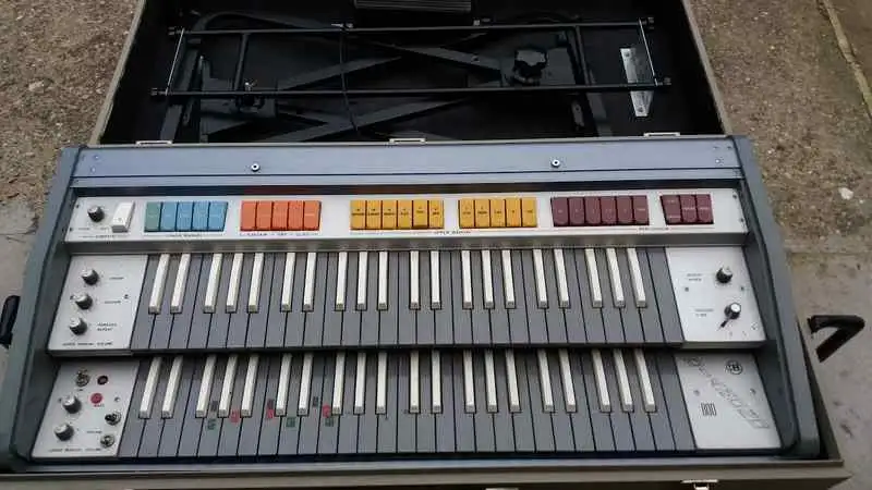 Diamond CRB 800 Keyboardist