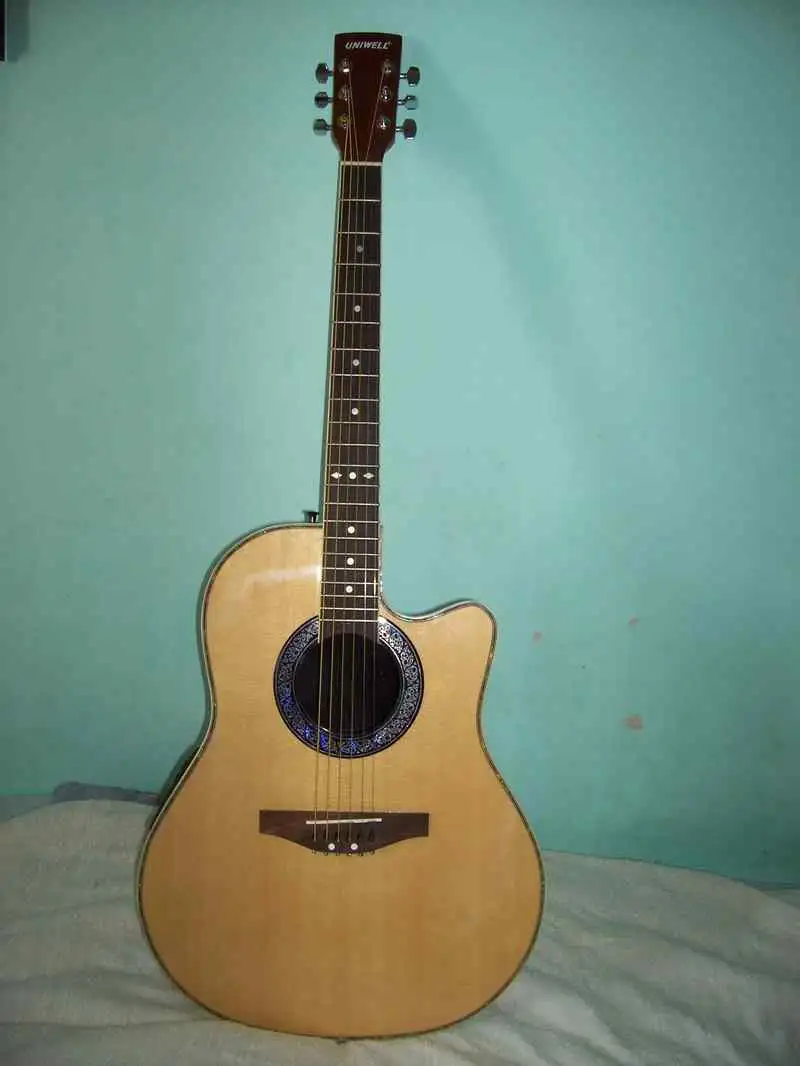 Uniwell TO8 Elektroakusztikus gitár