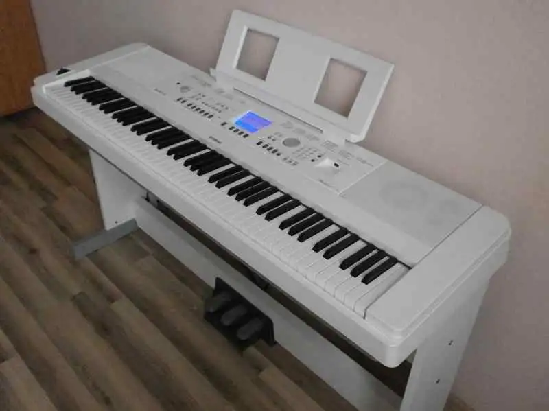YAMAHA DGX-650 WH Digitális zongora