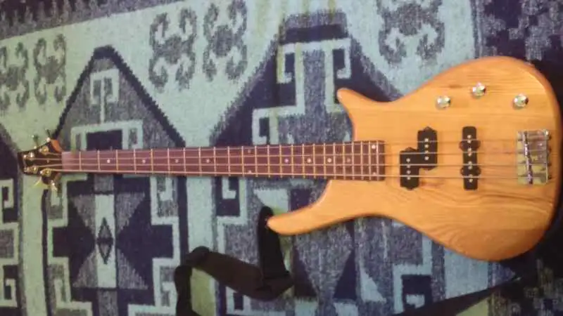  SB-321 Basszusgitár