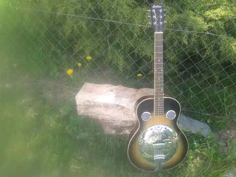  Rezonátoros Acoustic guitar