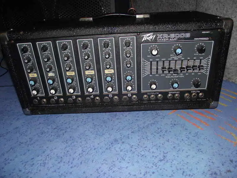 Peavey XR-600-B Mixer amplifier