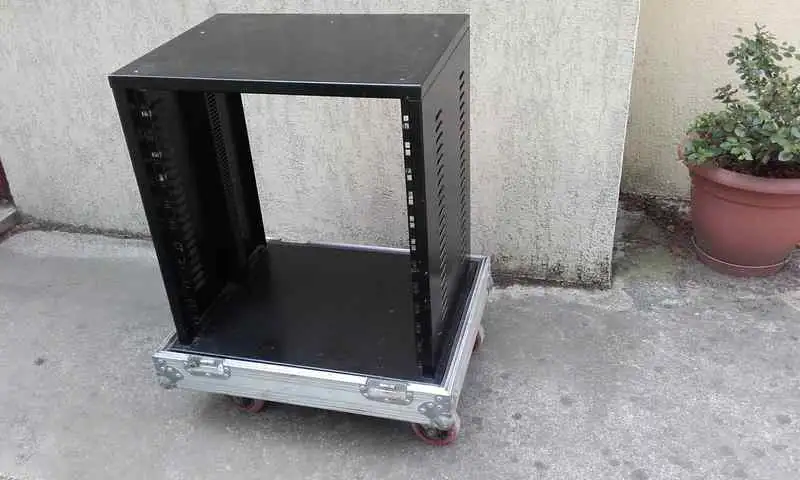 Robust RO-M12U Rack doboz