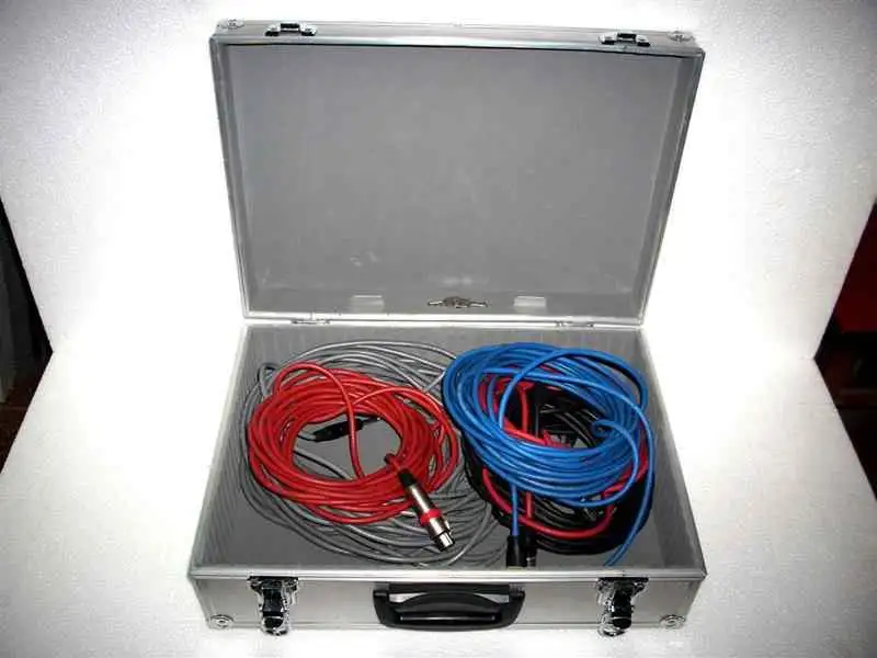  Szilikon jel és hangfal Cable